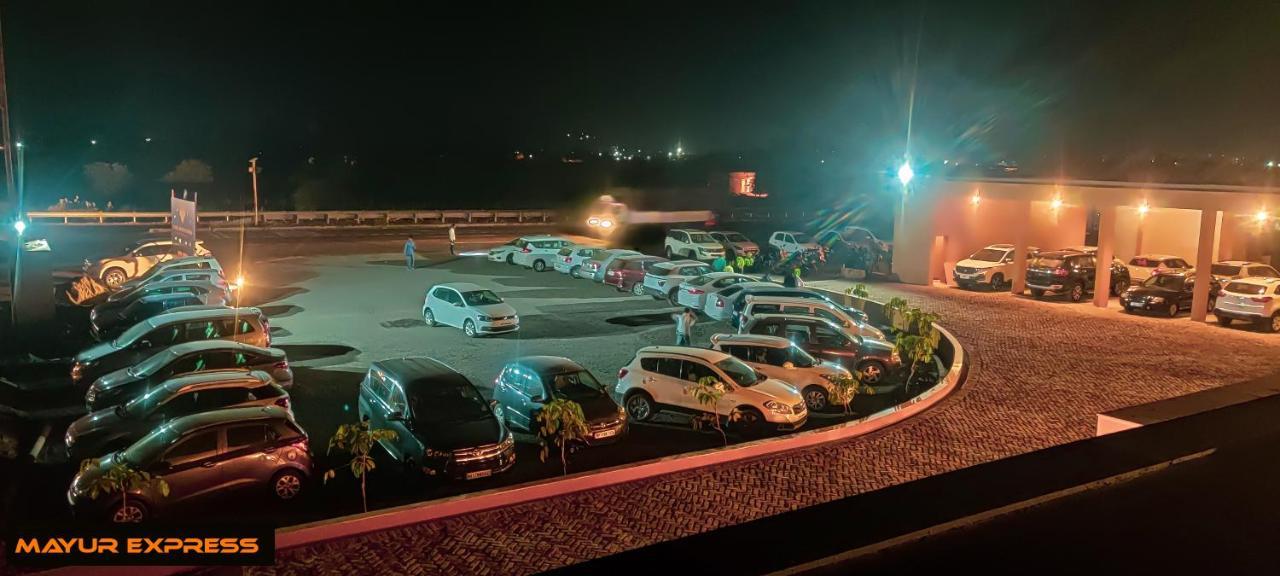 Hotel Mayur Express Sangamner Eksteriør bilde
